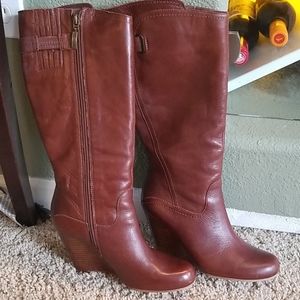 Guess Boots size 6.5 Brown